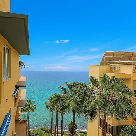 El Coral - First Line *