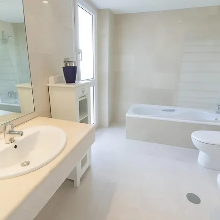 El Coral - First Line