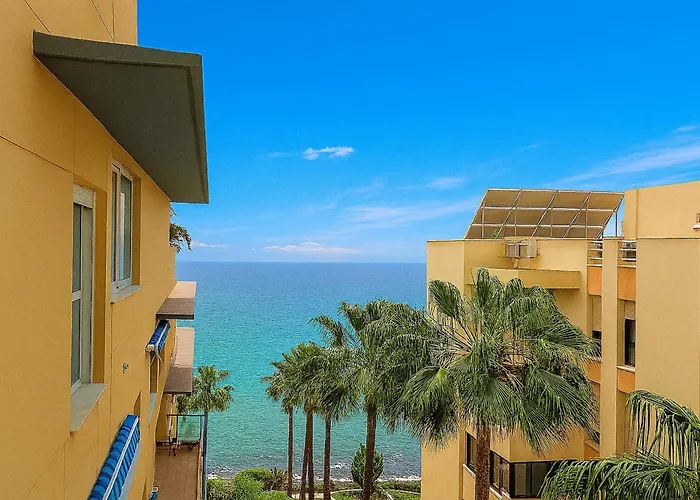 El Coral - First Line *