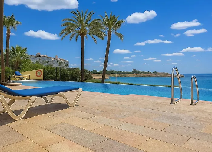 El Coral - First Line *