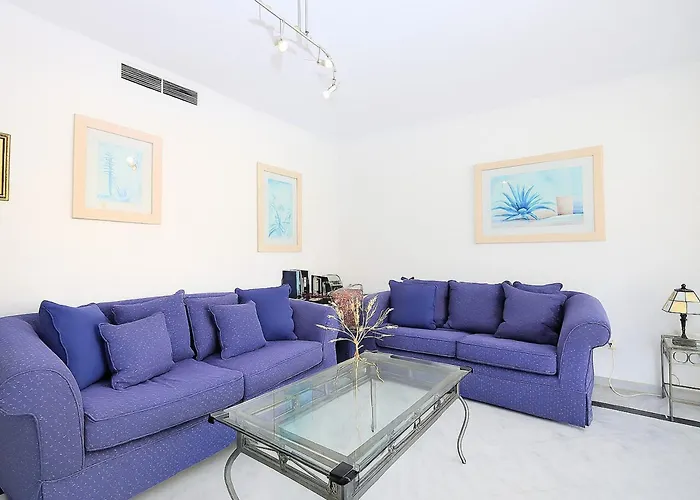 El Coral - First Line *