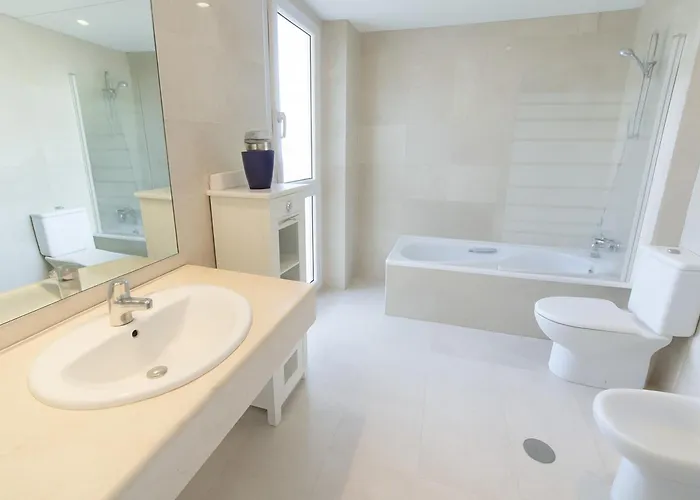 El Coral - First Line