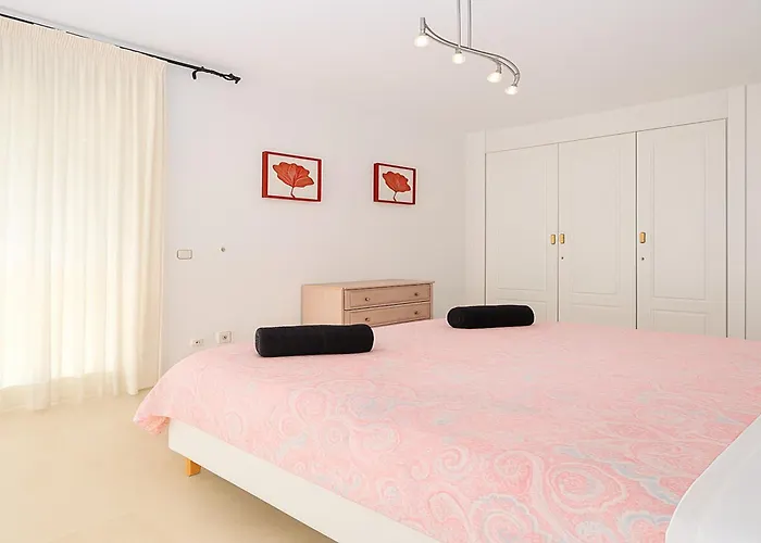 El Coral - First Line