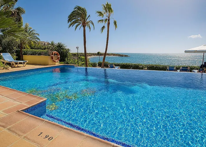 El Coral - First Line