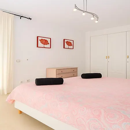 El Coral - First Line